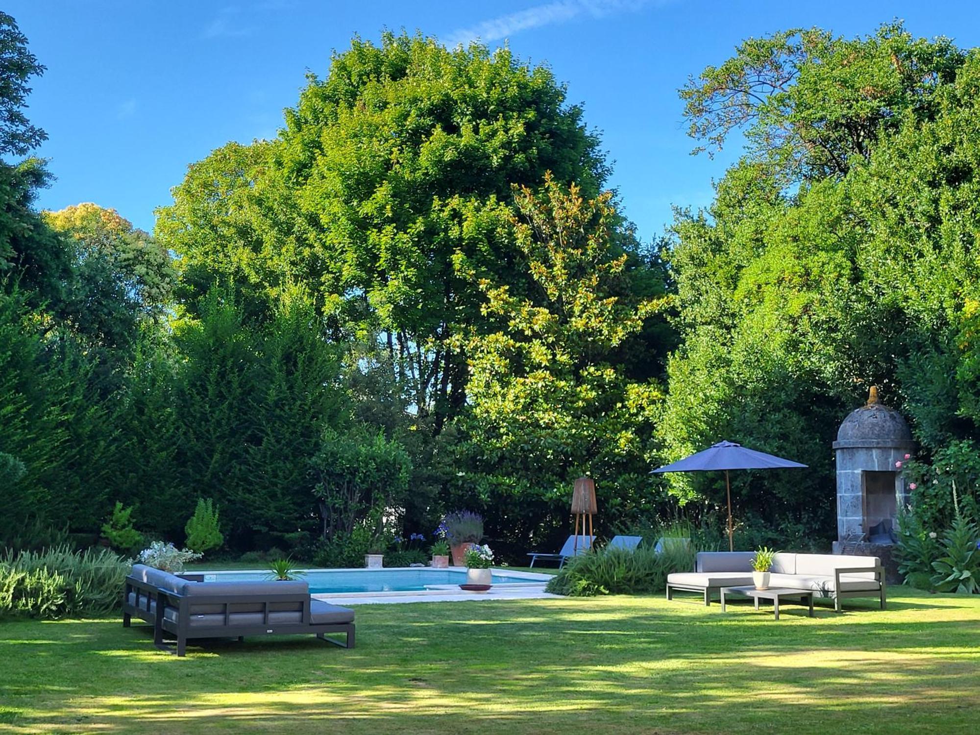 コニャック Logis Des Tourelles Bed & Breakfast エクステリア 写真